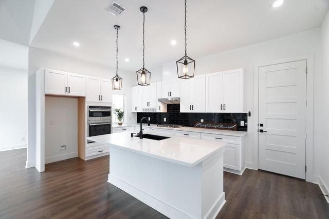 32 Englewood Court, Montgomery, TX 77356