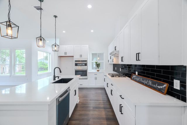 32 Englewood Court, Montgomery, TX 77356