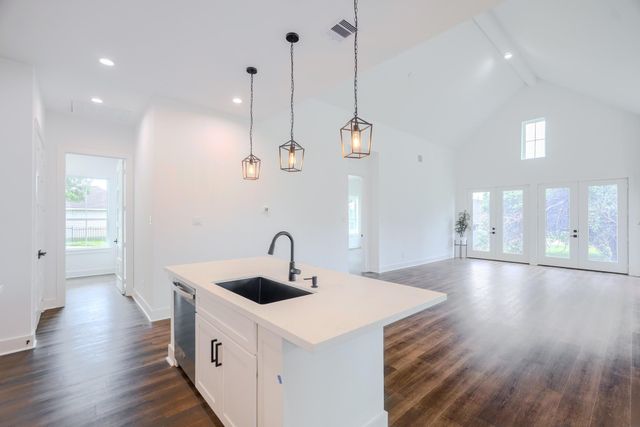 32 Englewood Court, Montgomery, TX 77356