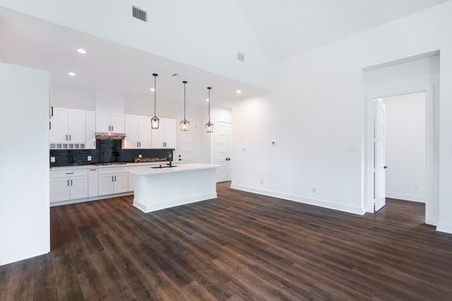 32 Englewood Court, Montgomery, TX 77356