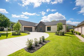 32 Englewood Court, Montgomery, TX 77356