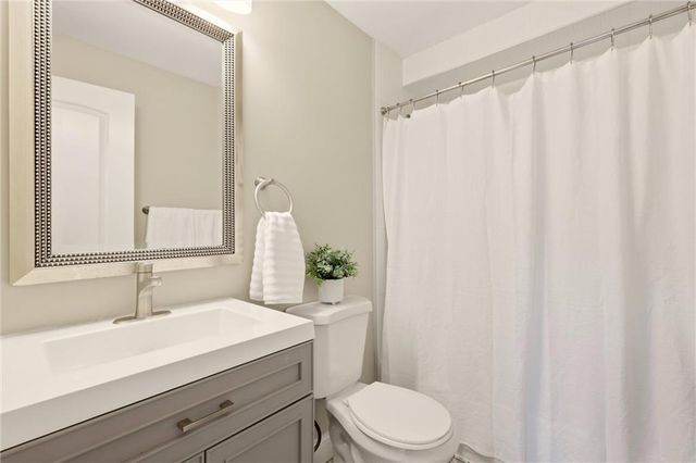 5615 Charlotte Street, Kansas City, MO 64110