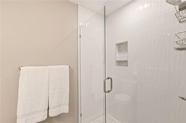 5615 Charlotte Street, Kansas City, MO 64110