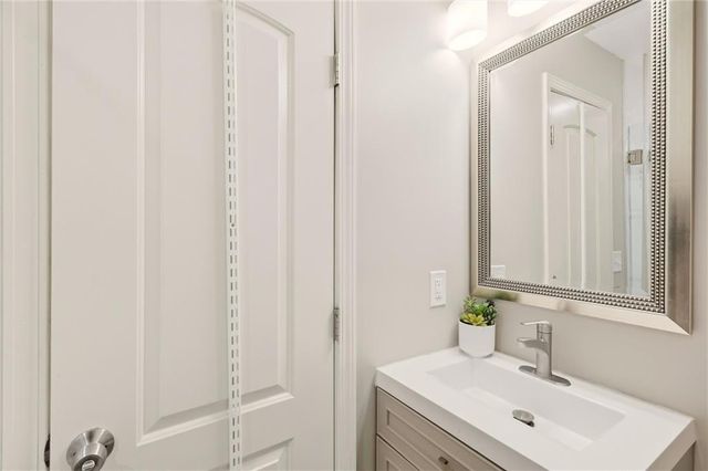 5615 Charlotte Street, Kansas City, MO 64110