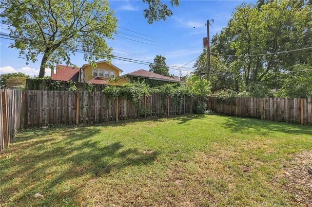 5615 Charlotte Street, Kansas City, MO 64110