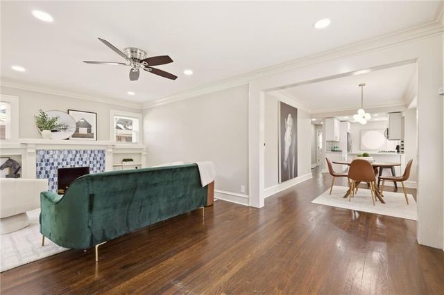 5615 Charlotte Street, Kansas City, MO 64110