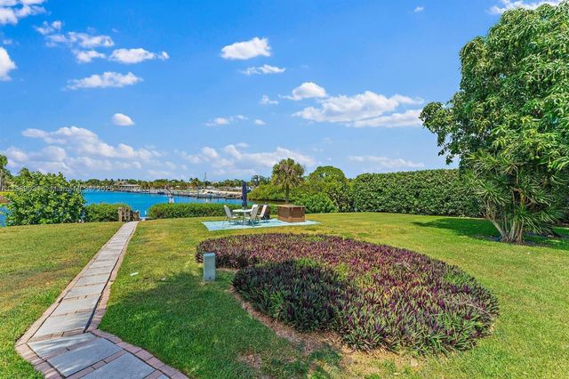 725 Hummingbird Way 204, North Palm Beach, FL 33408
