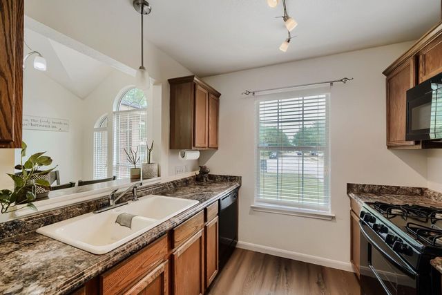 222 Quail CIR, Hutto, TX 78634