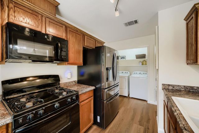 222 Quail CIR, Hutto, TX 78634