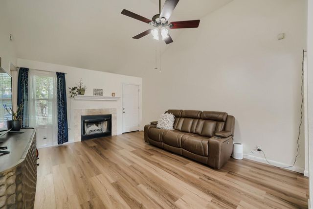 222 Quail CIR, Hutto, TX 78634