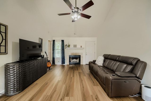 222 Quail CIR, Hutto, TX 78634