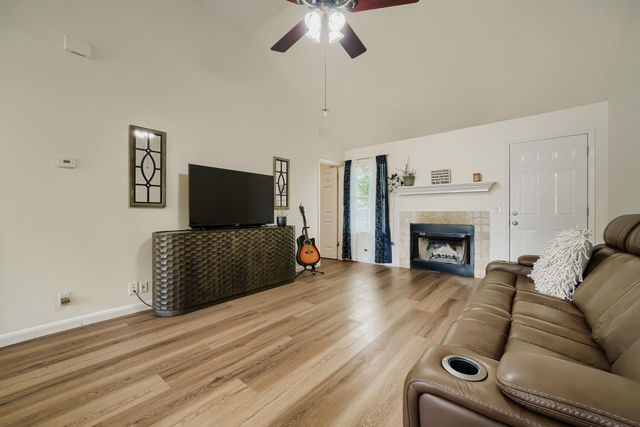 222 Quail CIR, Hutto, TX 78634