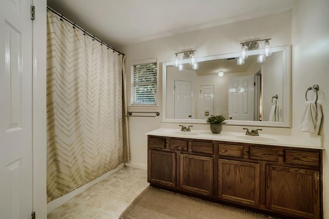 222 Quail CIR, Hutto, TX 78634