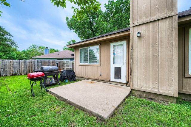 222 Quail CIR, Hutto, TX 78634