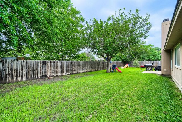 222 Quail CIR, Hutto, TX 78634