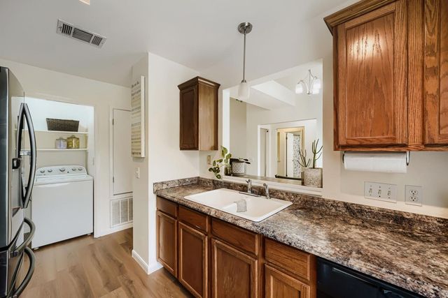 222 Quail CIR, Hutto, TX 78634