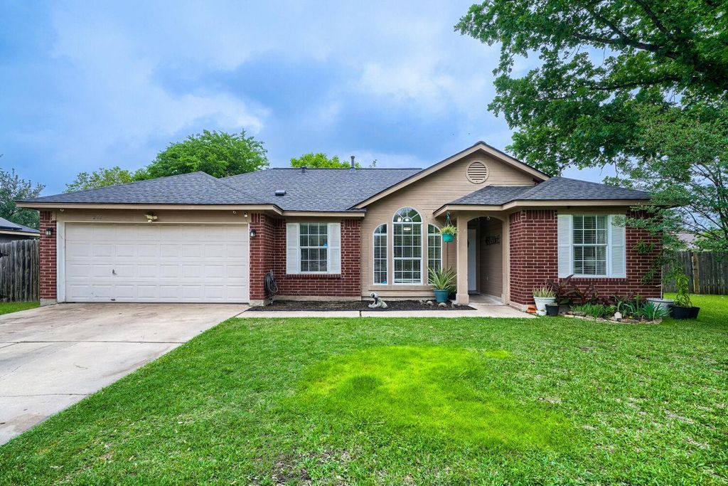 222 Quail CIR, Hutto, TX 78634