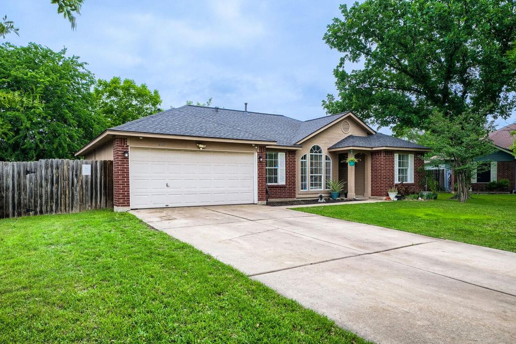 222 Quail CIR, Hutto, TX 78634