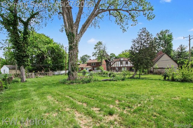18844 Bretton Drive, Detroit, MI 48223