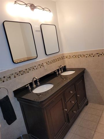 2500 NE 135th St C502, North Miami, FL 33181