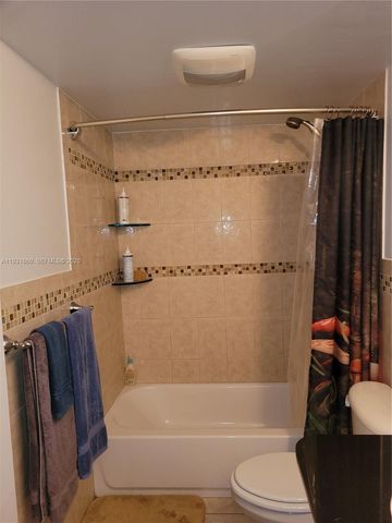 2500 NE 135th St C502, North Miami, FL 33181