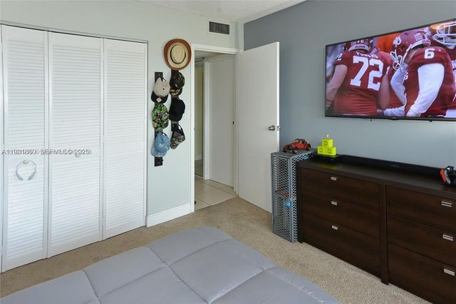 2500 NE 135th St C502, North Miami, FL 33181