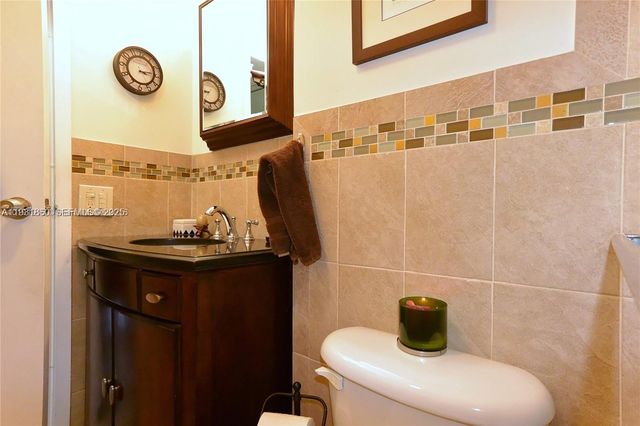 2500 NE 135th St C502, North Miami, FL 33181