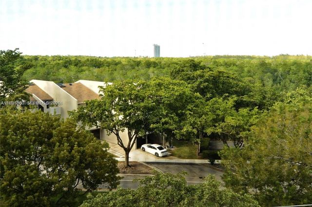 2500 NE 135th St C502, North Miami, FL 33181