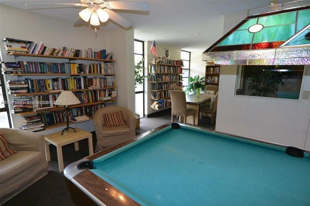 2500 NE 135th St C502, North Miami, FL 33181