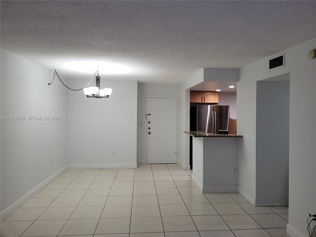 2500 NE 135th St C502, North Miami, FL 33181
