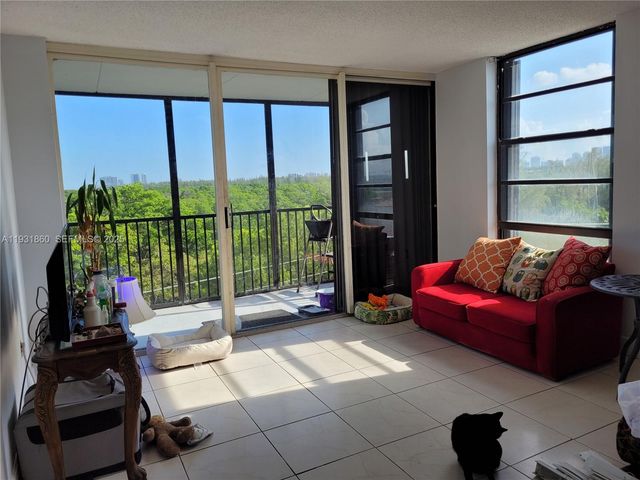 2500 NE 135th St C502, North Miami, FL 33181