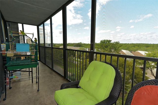 2500 NE 135th St C502, North Miami, FL 33181