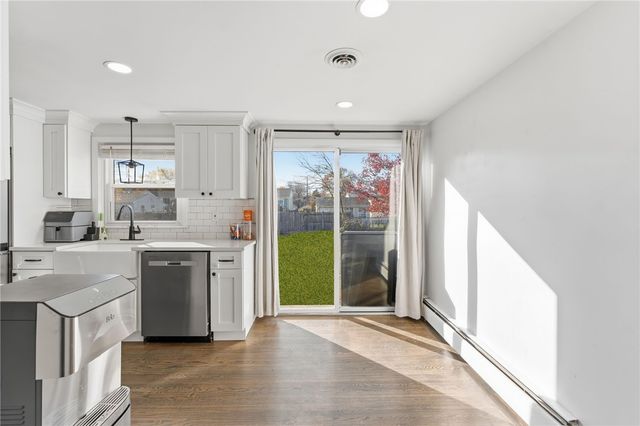 85 Union Avenue, Warwick, RI 02889