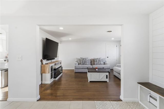 85 Union Avenue, Warwick, RI 02889