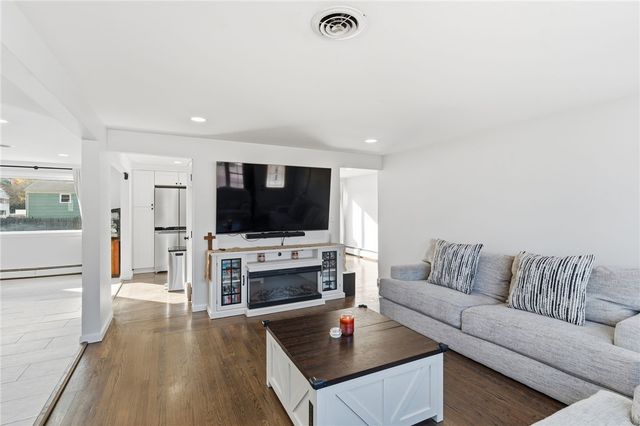 85 Union Avenue, Warwick, RI 02889