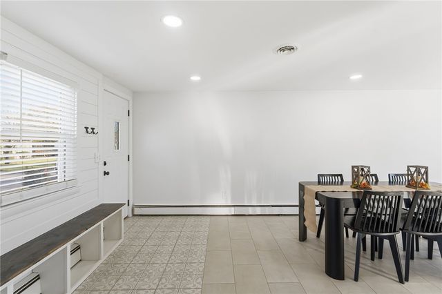 85 Union Avenue, Warwick, RI 02889