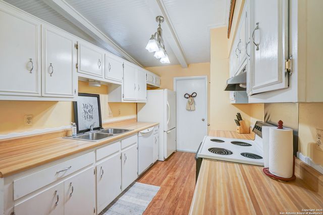 3706 Petry Dr, Kirby, TX 78219