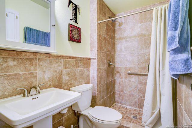 3706 Petry Dr, Kirby, TX 78219