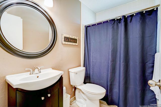 3706 Petry Dr, Kirby, TX 78219