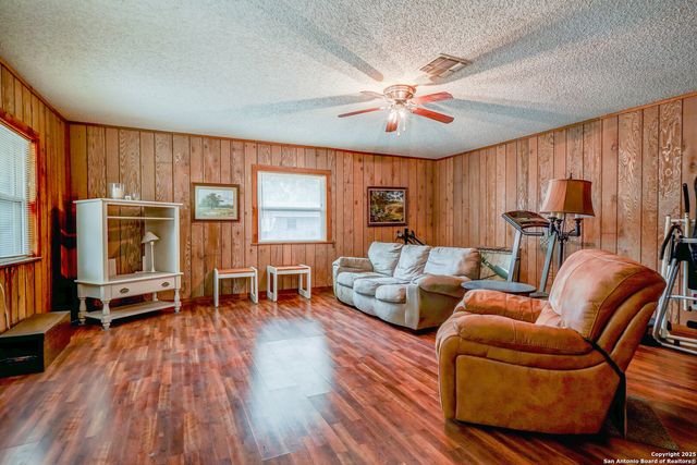 3706 Petry Dr, Kirby, TX 78219