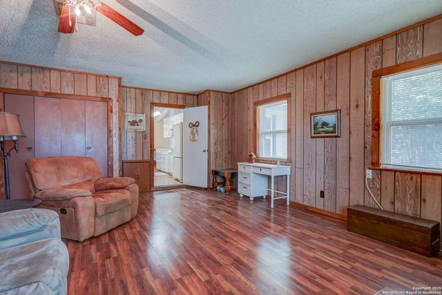 3706 Petry Dr, Kirby, TX 78219