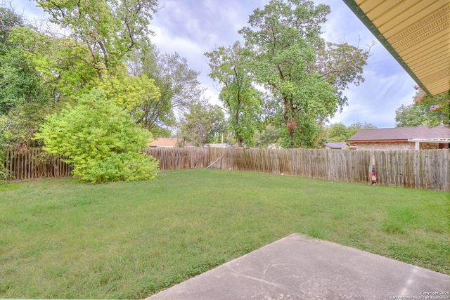 3706 Petry Dr, Kirby, TX 78219