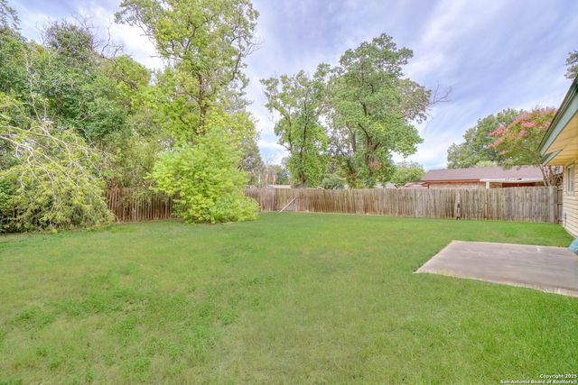 3706 Petry Dr, Kirby, TX 78219