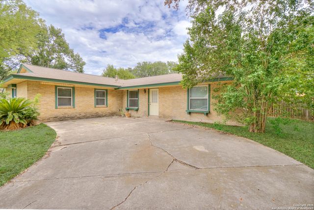 3706 Petry Dr, Kirby, TX 78219