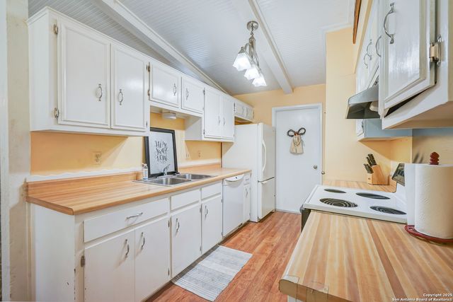 3706 Petry Dr, Kirby, TX 78219