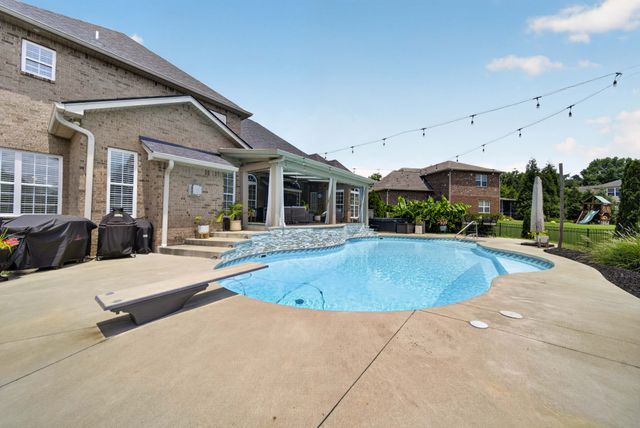105 Beacon Light Cv, Hendersonville, TN 37075
