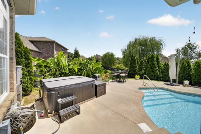 105 Beacon Light Cv, Hendersonville, TN 37075