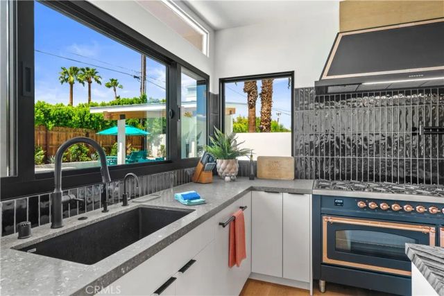 1995 N San Clemente Road, Palm Springs, CA 92262