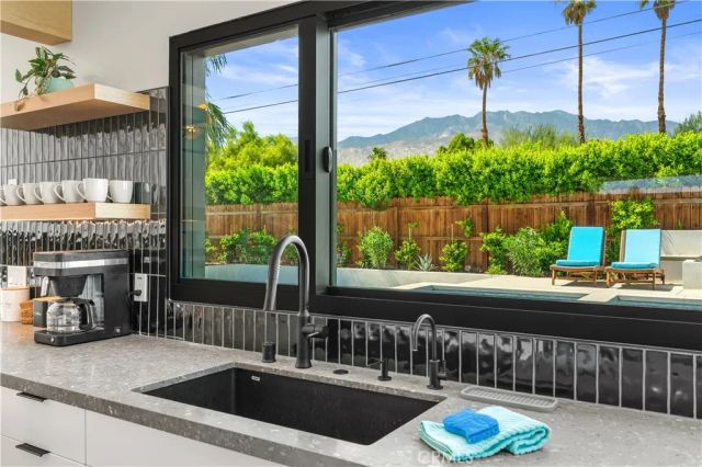 1995 N San Clemente Road, Palm Springs, CA 92262