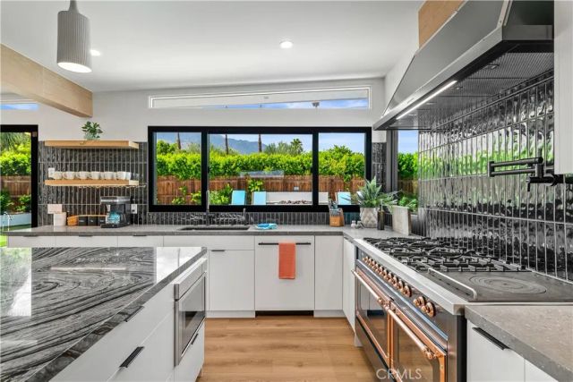 1995 N San Clemente Road, Palm Springs, CA 92262